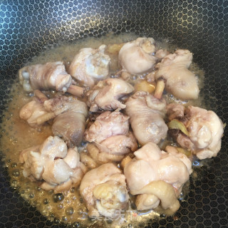 虫草花鹌鹑蛋烧鸡腿步骤7