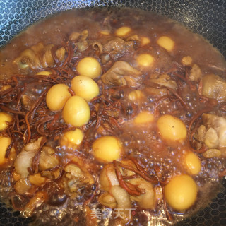 虫草花鹌鹑蛋烧鸡腿步骤8