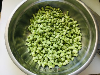 豇豆菜脯炒鸡蛋步骤2