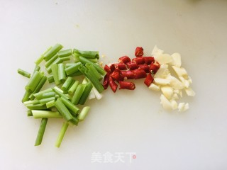 豇豆菜脯炒鸡蛋步骤5