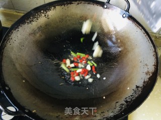 豇豆菜脯炒鸡蛋步骤7