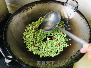 豇豆菜脯炒鸡蛋步骤9
