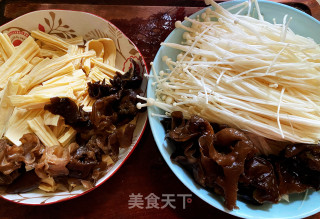 腐竹烧黑木耳步骤1