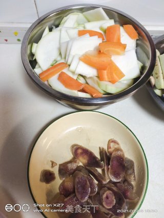 葫芦瓜烧香肠步骤1