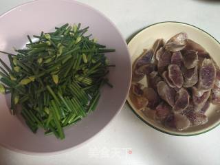 香肠炒韭苔步骤1