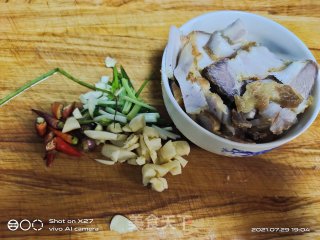 五花肉炒土豆丝步骤1