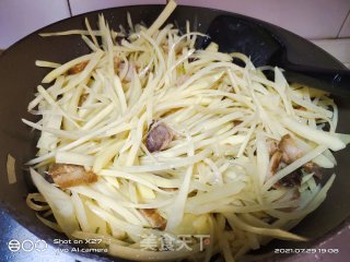 五花肉炒土豆丝步骤4