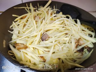 五花肉炒土豆丝步骤5