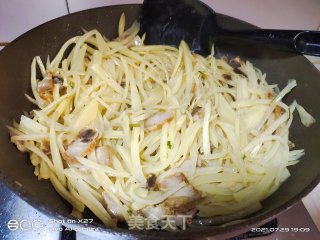 五花肉炒土豆丝步骤6