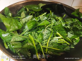 五花肉炒红薯叶步骤4