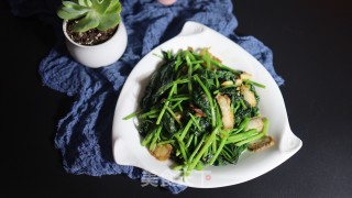 五花肉炒红薯叶步骤8
