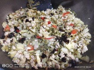 肉末炒酸豆角糟白菜步骤6