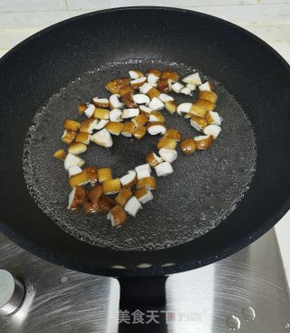 香菇炒笋丁步骤3