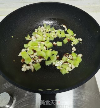 香菇炒笋丁步骤6