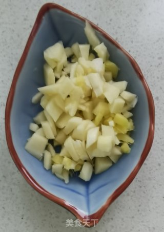 香菇炒笋丁步骤4