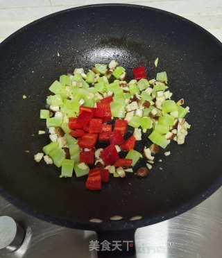 香菇炒笋丁步骤7