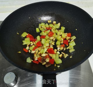 香菇炒笋丁步骤9