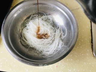 莲花菜炒粉丝步骤2