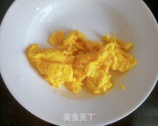毛豆粒儿炒鸡蛋步骤5