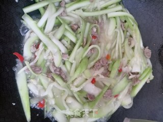 葫芦瓜炒肉步骤3