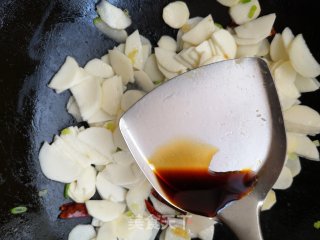 山药黑木耳炒鸡蛋步骤6