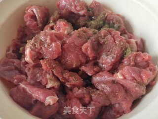 烧烤料炒牛肉步骤1