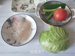 圆白菜炒西红柿粉条步骤1