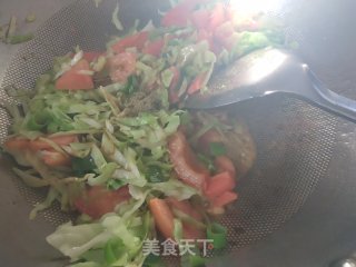 圆白菜炒西红柿粉条步骤4