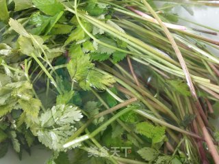 山芹菜炒肉步骤1