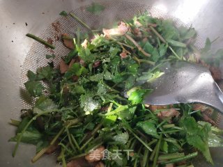 山芹菜炒肉步骤6