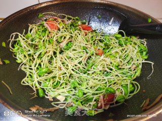 火腿炒黑豆芽步骤5