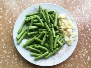 肉末炒茄子豆角步骤4