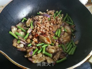 肉末炒茄子豆角步骤7