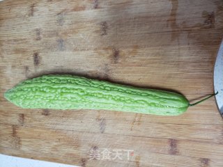 鸡蛋蒸苦瓜步骤1