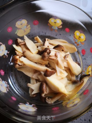 杏鲍菇辣椒炒蛋步骤4