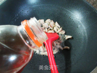 五花肉胡萝卜炒千张丝步骤5