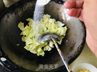 绿甘蓝木耳炒鸡蛋步骤5