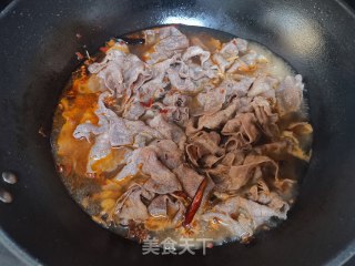 金针菇肥牛汤步骤7
