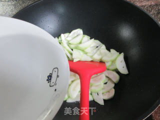 咸鸭蛋炒夜开花步骤6