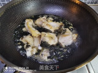 紫苏焖鱼步骤6