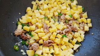 米饭杀手肉末土豆步骤9