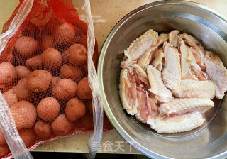 干锅鸡翅土豆步骤1