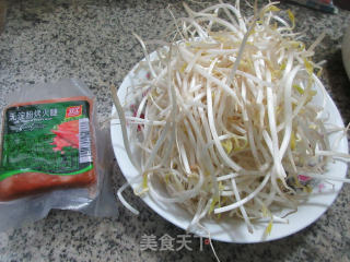 烤火腿炒绿豆芽步骤1