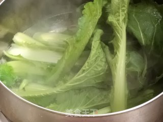滑子菇小白菜烧丸子步骤3