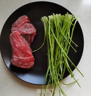 香菜梗炒牛肉步骤1
