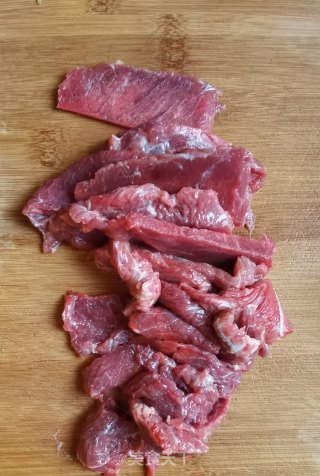 香菜梗炒牛肉步骤2