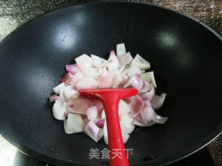 黑木耳煎鸡蛋炒洋葱步骤7
