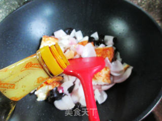 黑木耳煎鸡蛋炒洋葱步骤10