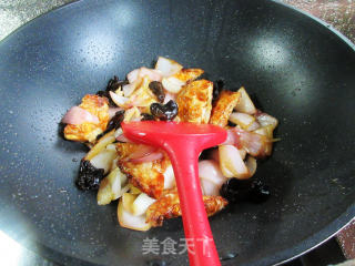 黑木耳煎鸡蛋炒洋葱步骤12