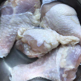鸡腿红萝卜炖土豆步骤1
